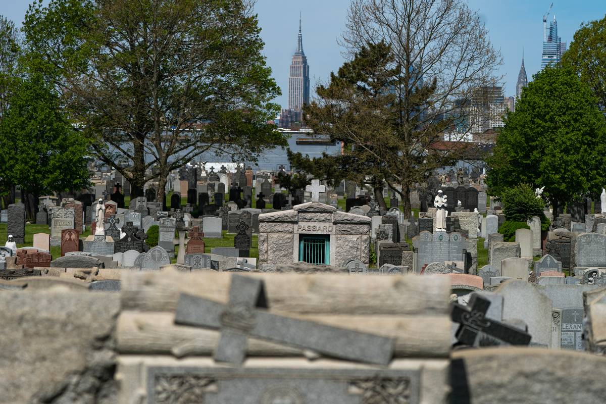 Cemetery In New York Temporarily Reopens During Coronavirus Pandemic To Allow Visitations For Mother's Day