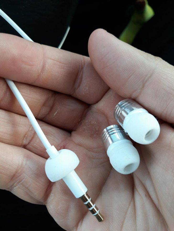 extra earbud tip on headphone jack