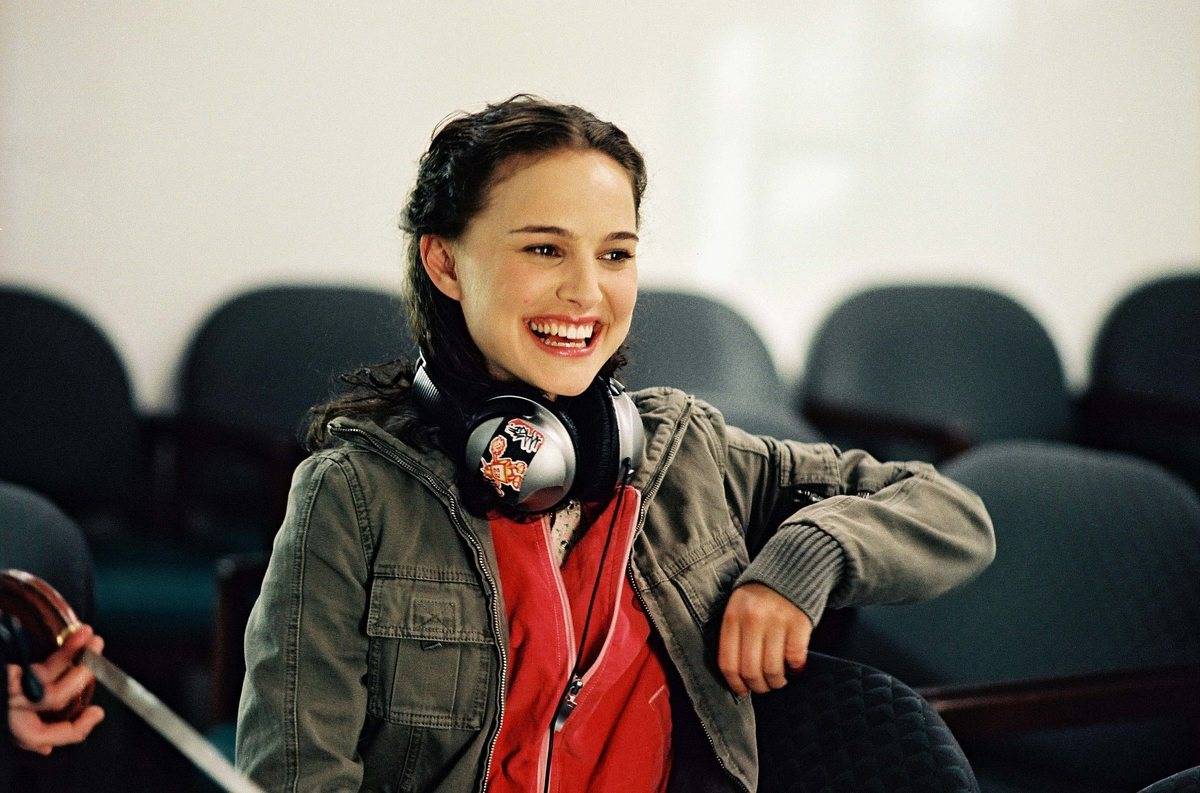garden-state_ natalie portman at airport