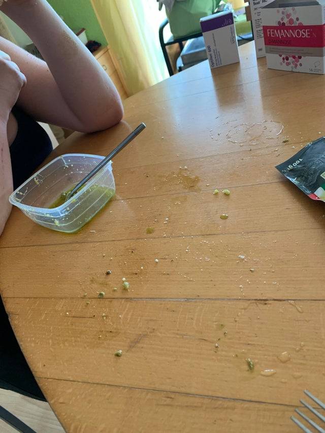 girlfriend eating gets food all over the table