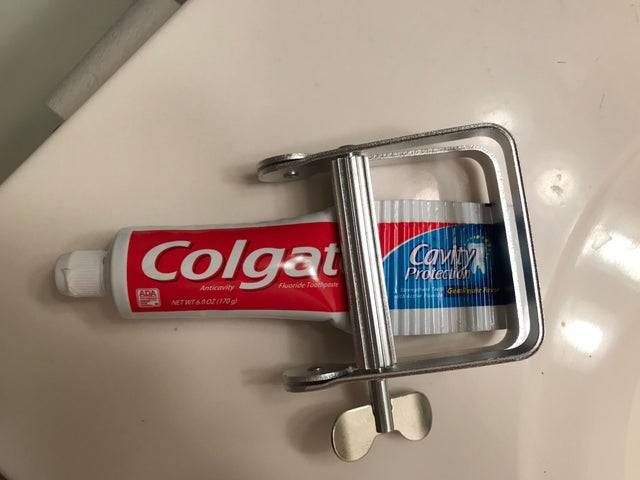 toothpaste squeezer