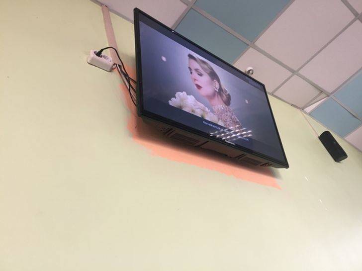 people painted wall around mounted tv