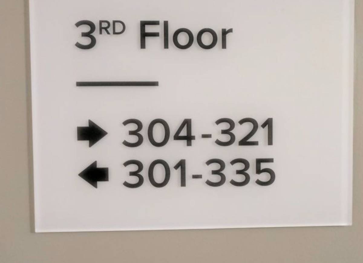 sign pointing direction for room numbers on floors makes no sense