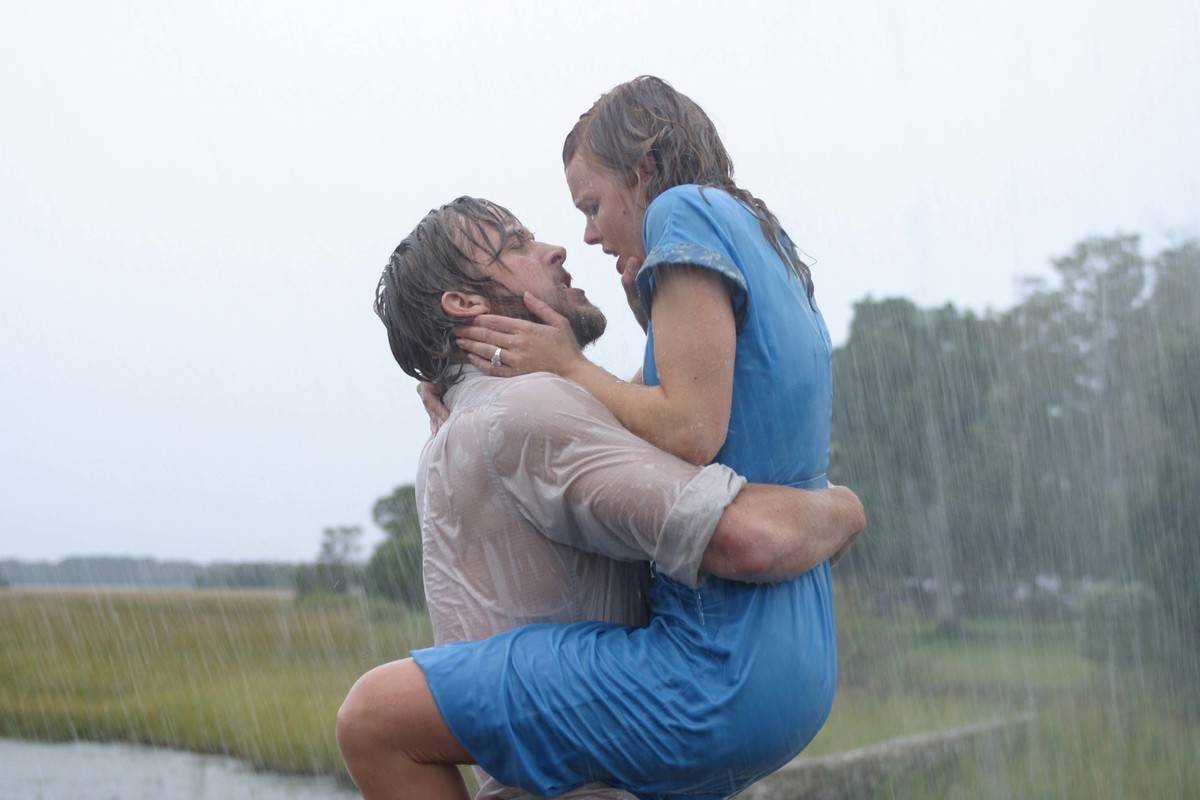 the-notebook kissing in the rain scene