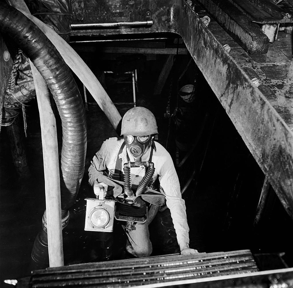 Picture of man in gas mask 