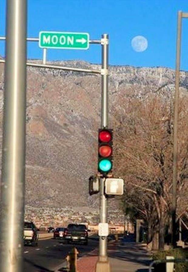 moon next to moon sign