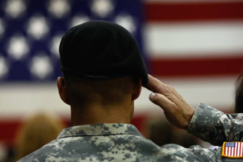 Picture of soldier saluting 