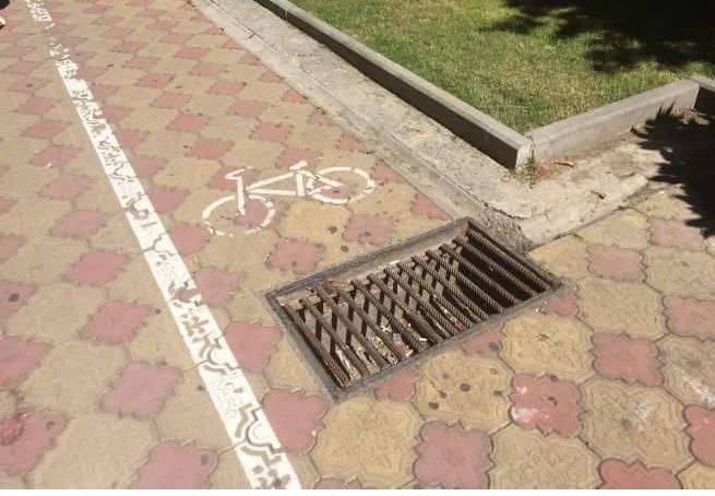 grate in bike lane