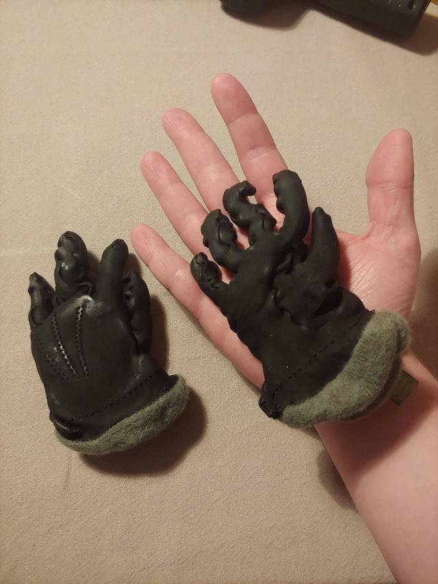 shrunken leather gloves