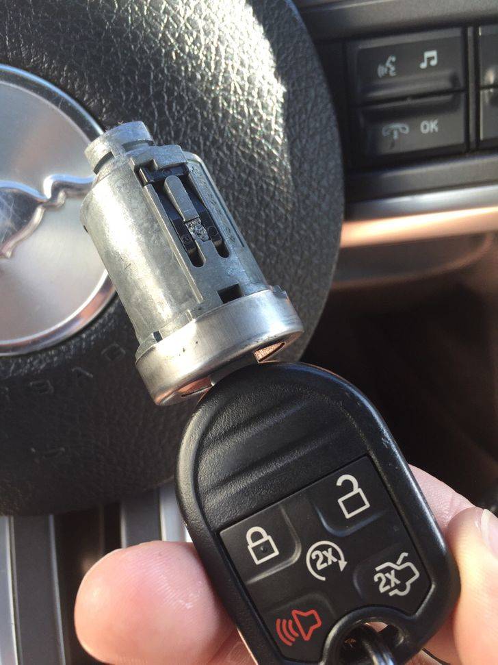 locking mechanism came out of the ignition with the car key