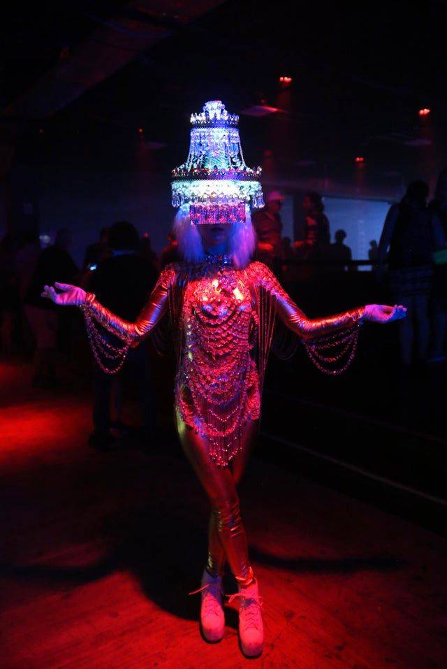 lady lamp at party