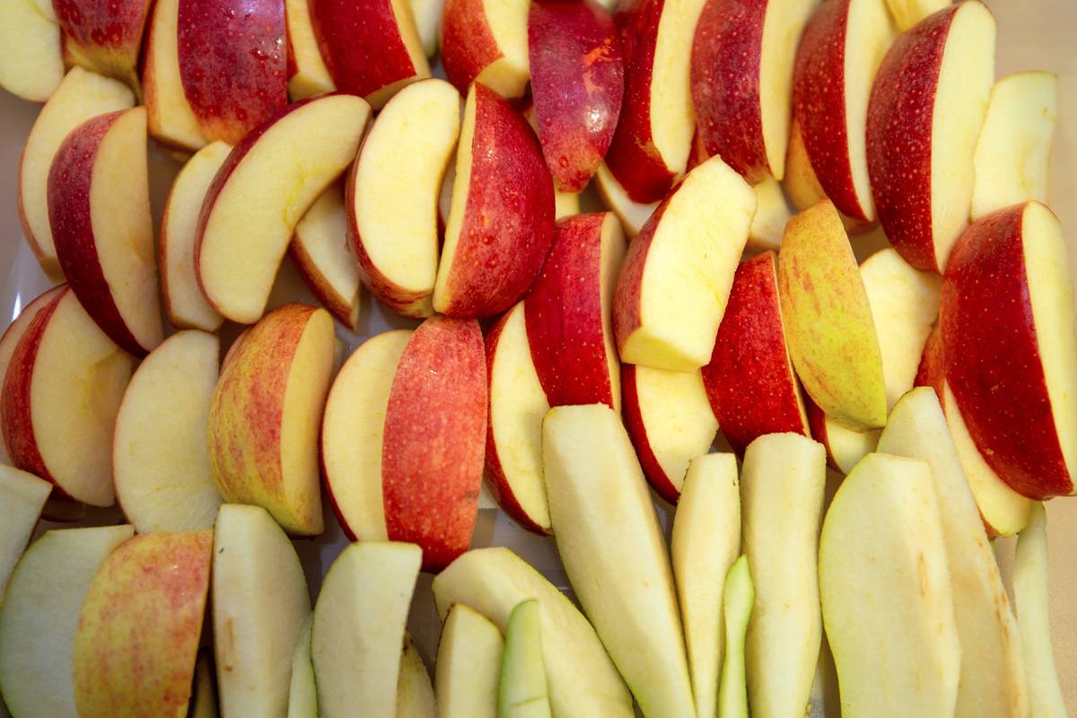 Sliced pears and apples lie on a tray.