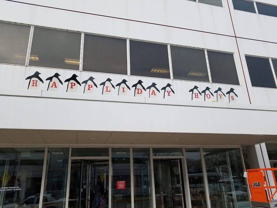 happy holidays sign mixed up letters