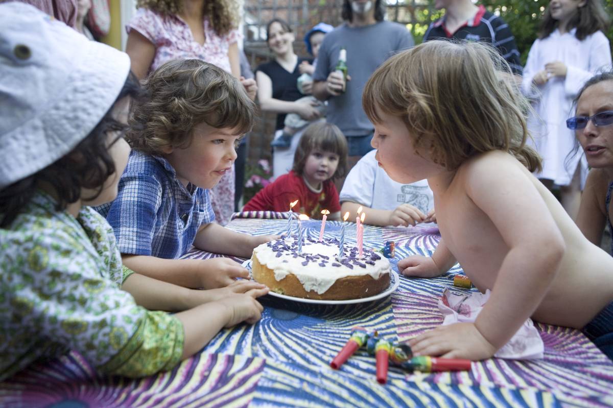 UK - Birthday Party - Blowing out the candles