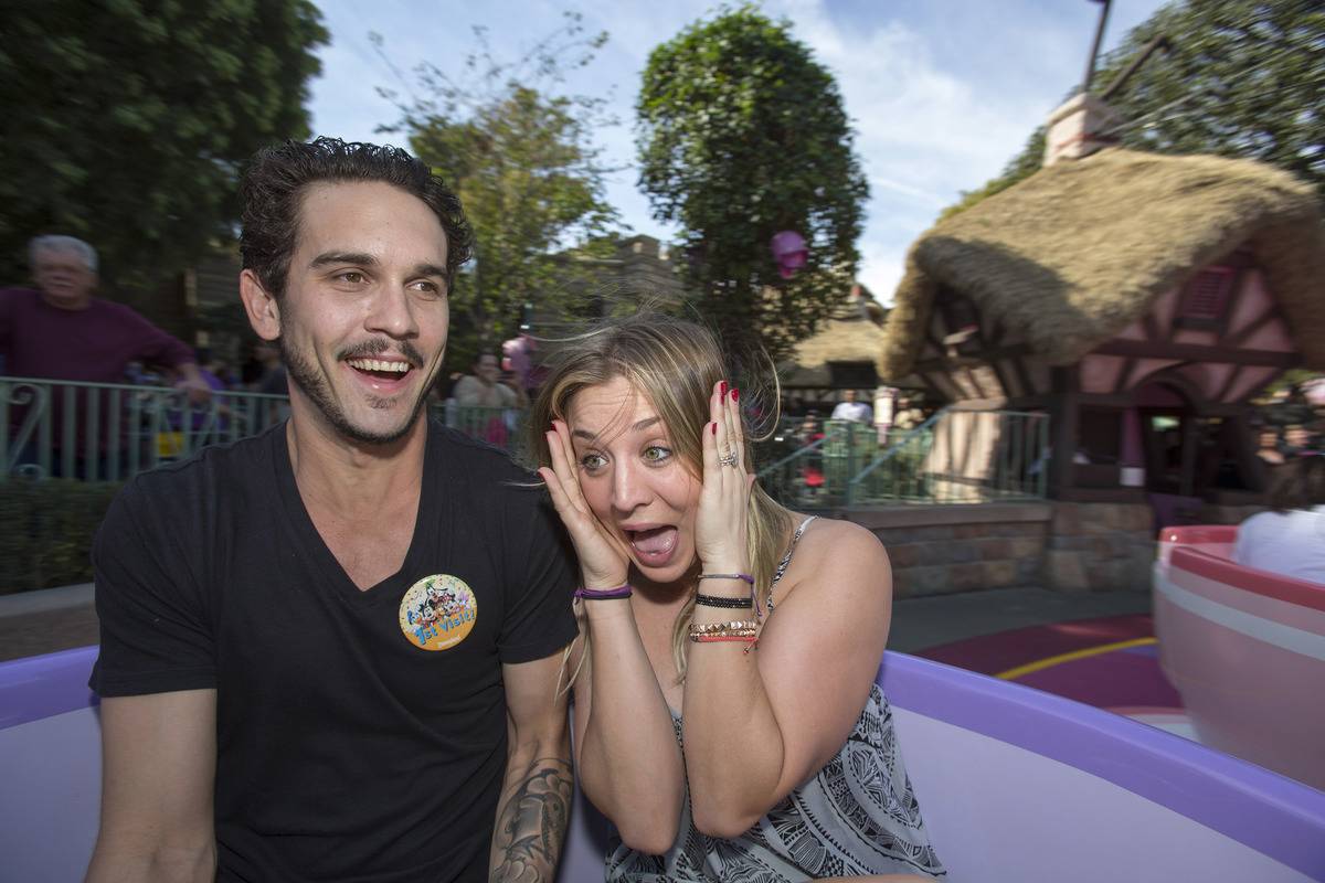 Kaley-Cuoco-screaming-at-disneyland