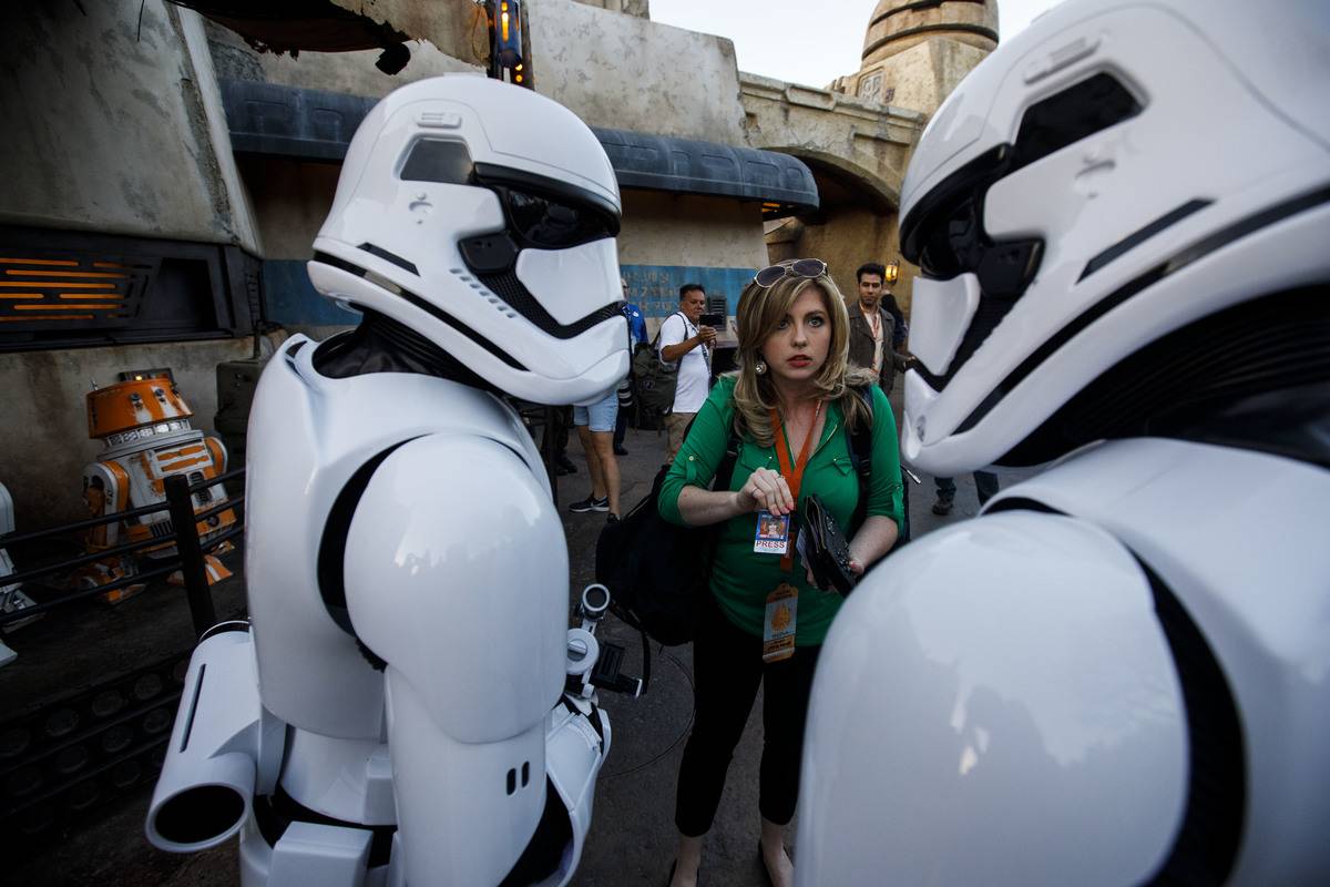 disneyland-cast-members