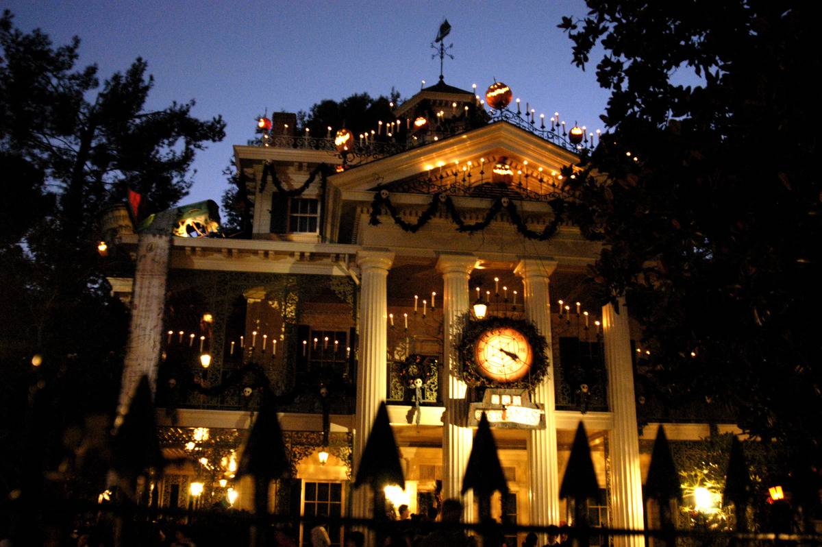 disneyland-haunted-mansion