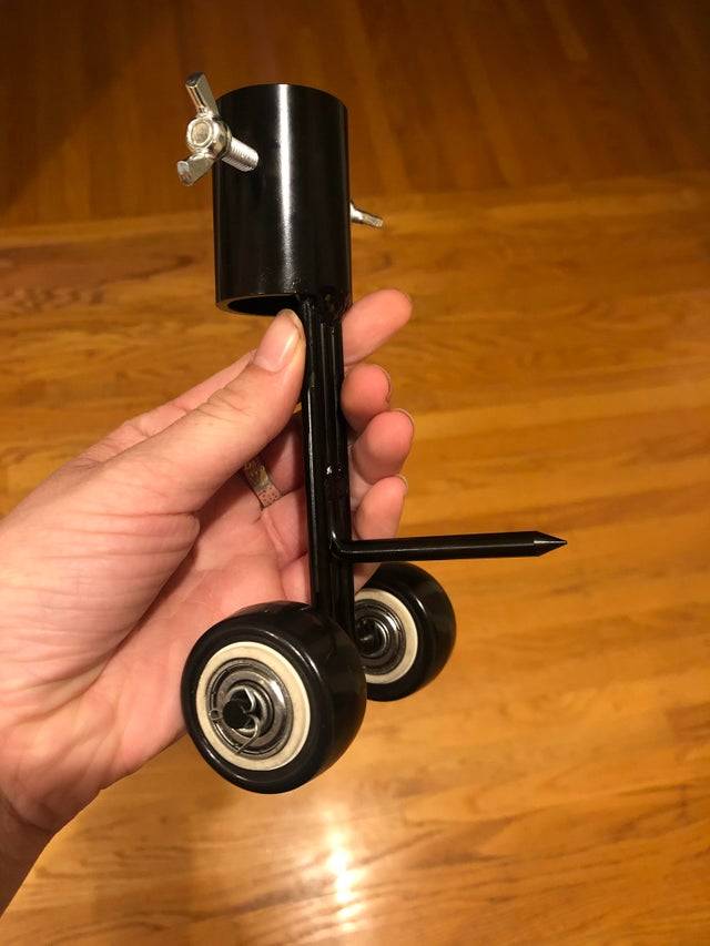 tool for weeding cracks