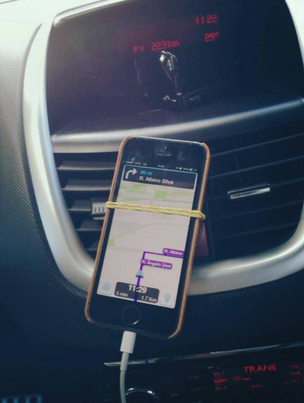 a phone mount for the car with a rubber band