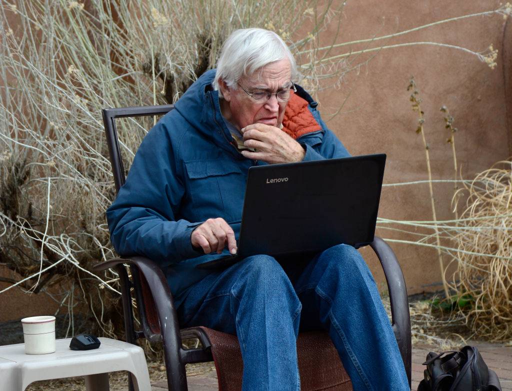 senior-on-laptop