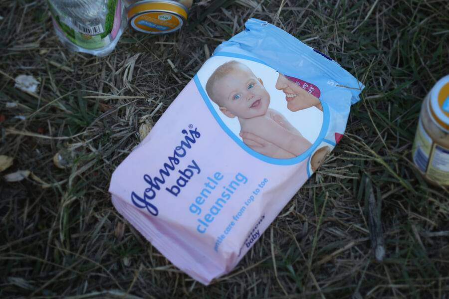 baby-wipes-are-great-for-car-windows-15713