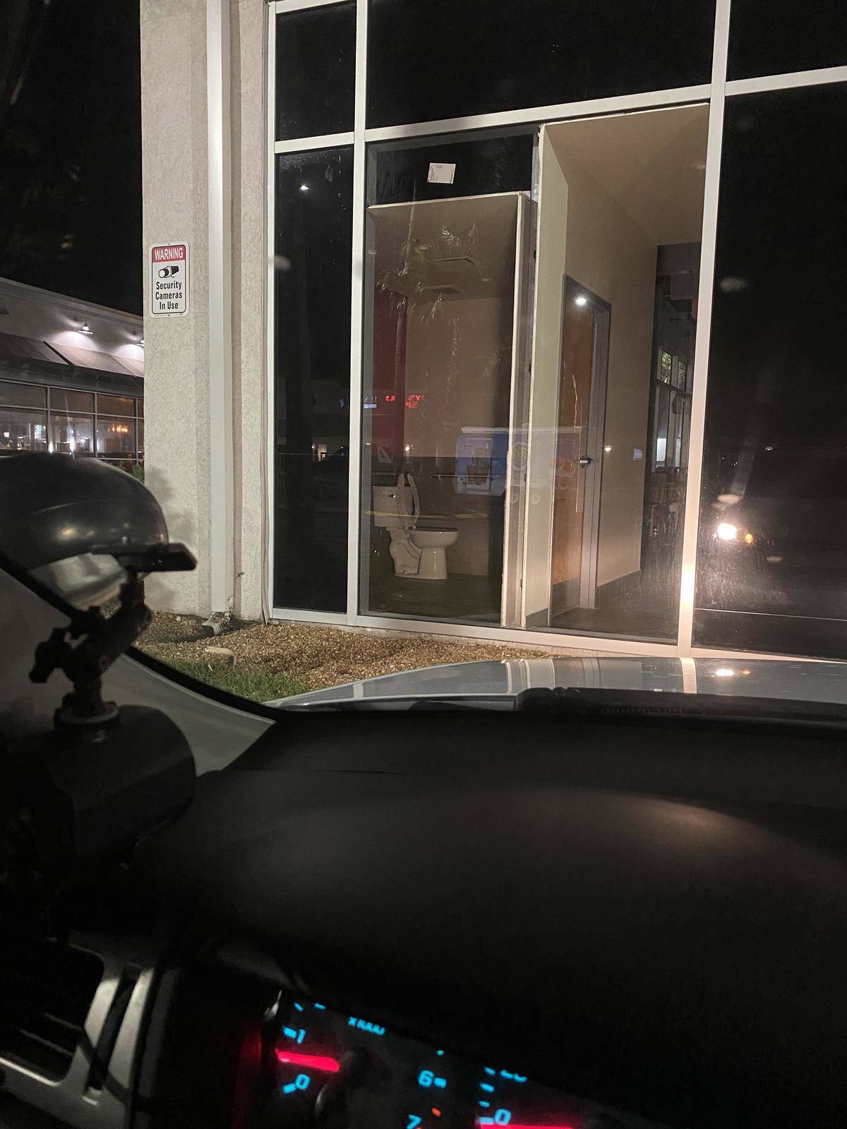 bathroom in florida at a restaraunt