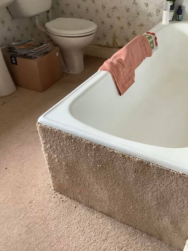 carpet on the side of tub