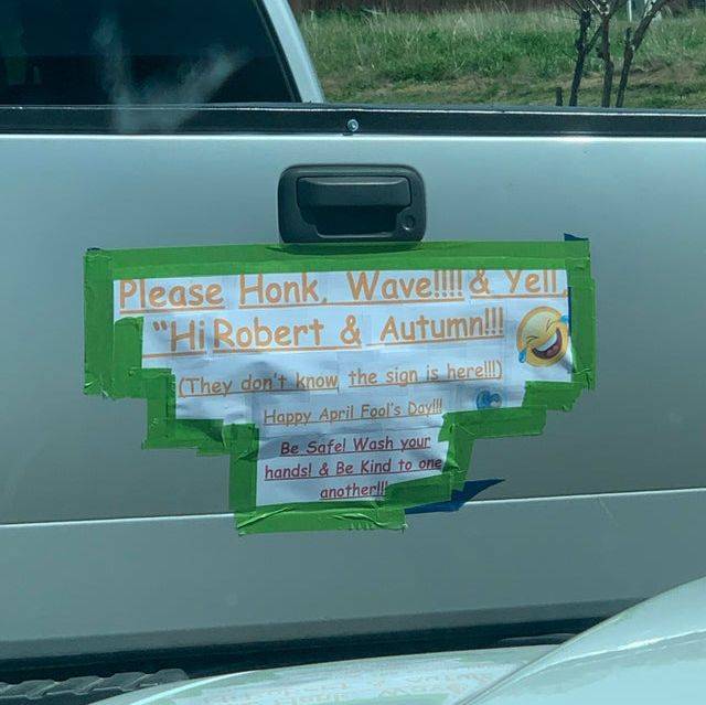 honk and wave and robert