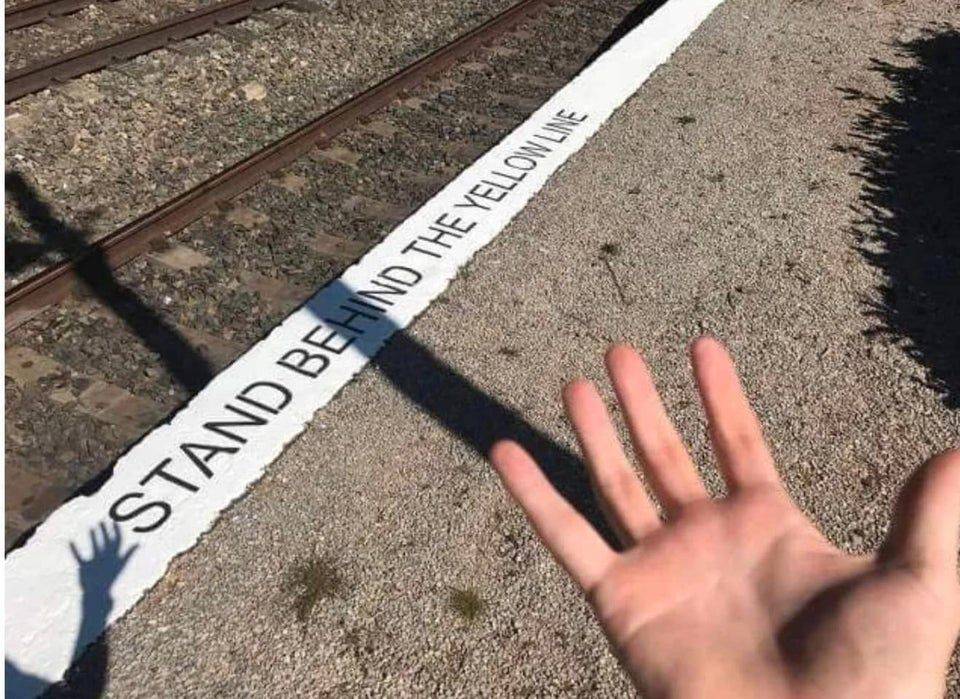 no yellow line to stand behind