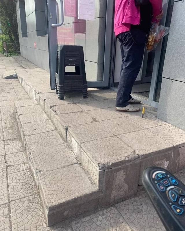 useless ramp at bank