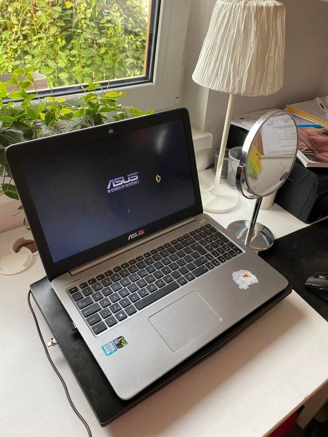 sunlight reflect off mirror and burns hole on computer screen