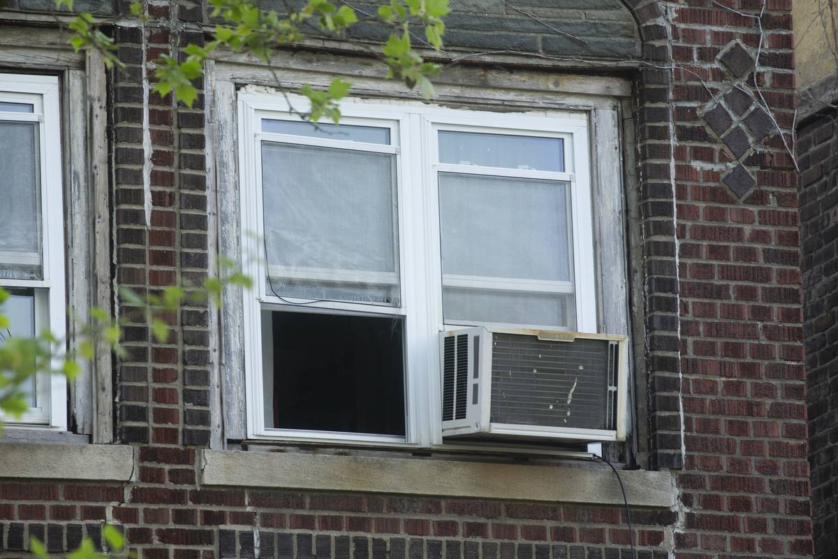 air conditioner in window