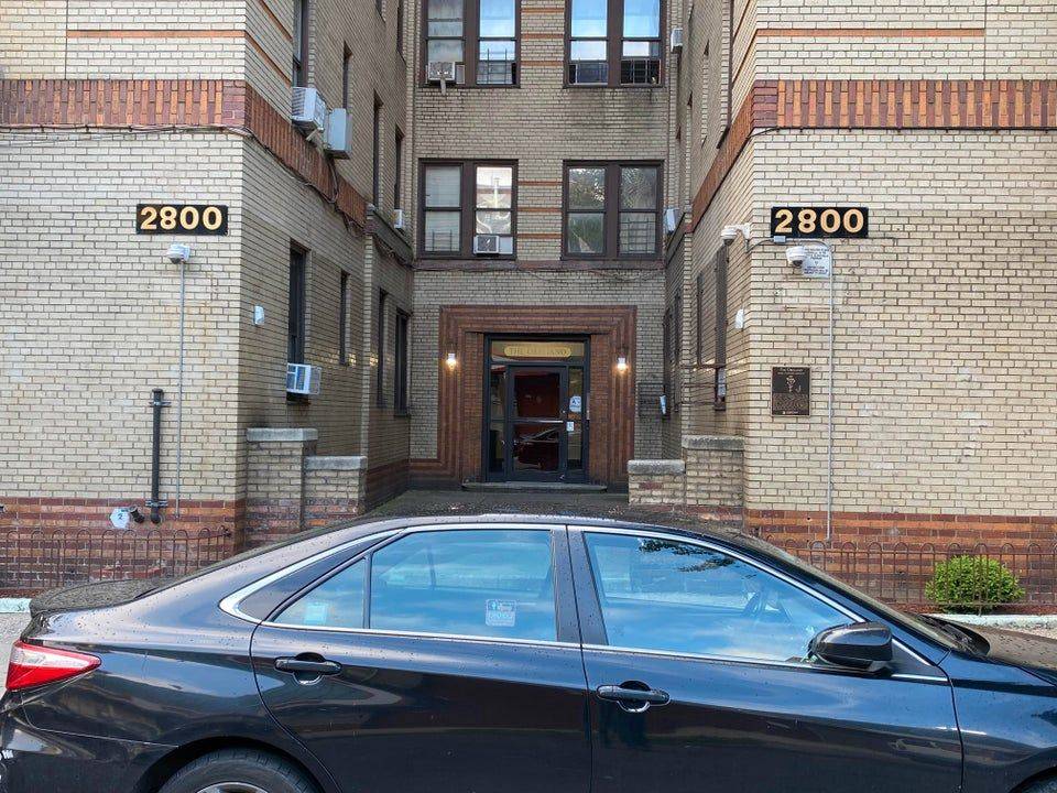 upside down 8s on building