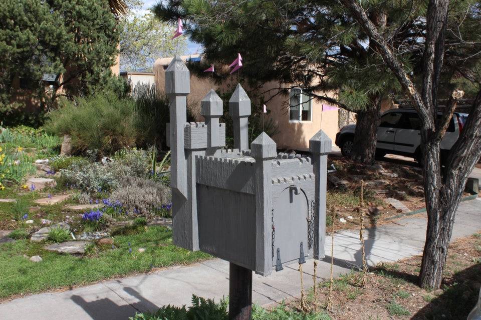 castle-mailbox