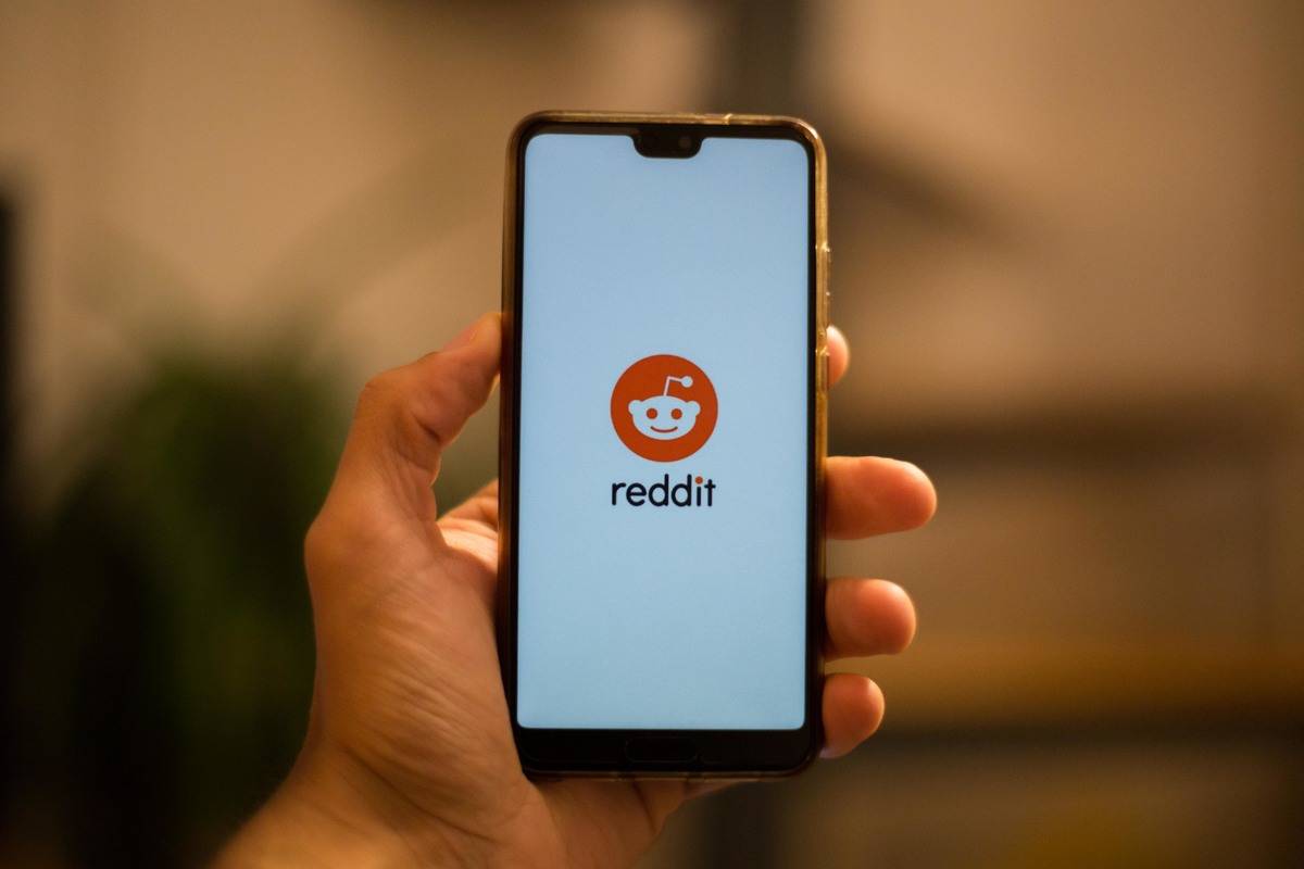 SPAIN - 2021/02/02: In this photo illustration a Reddit logo is seen displayed on a smartphone.