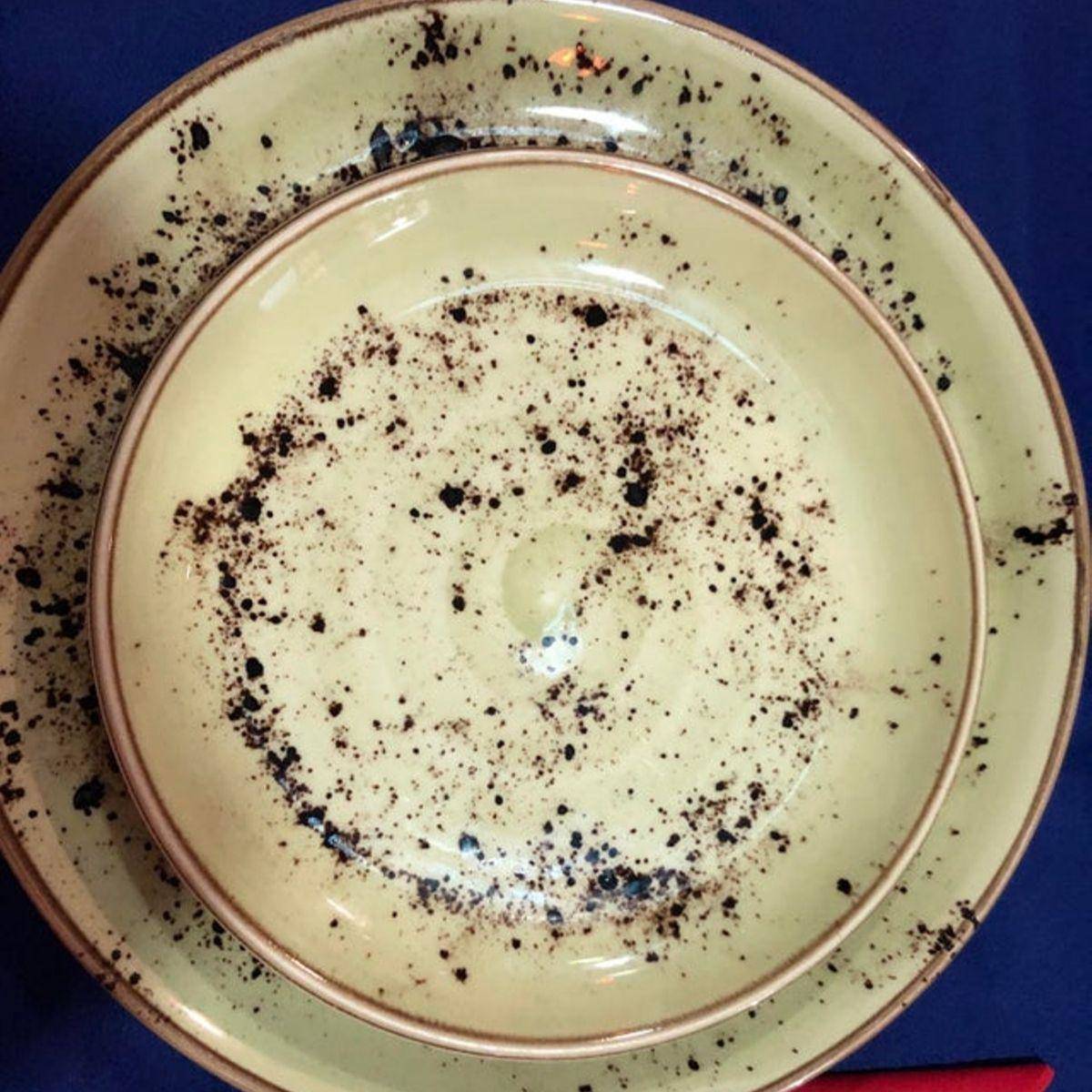 plates that have a design that looks like dirt