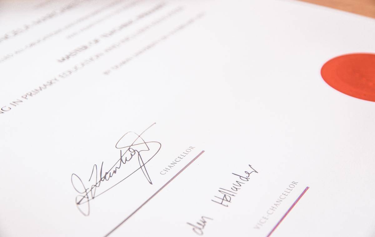 signature on certificate of diploma