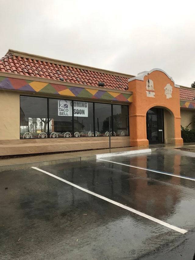 taco bell with taco bell coming soon sign
