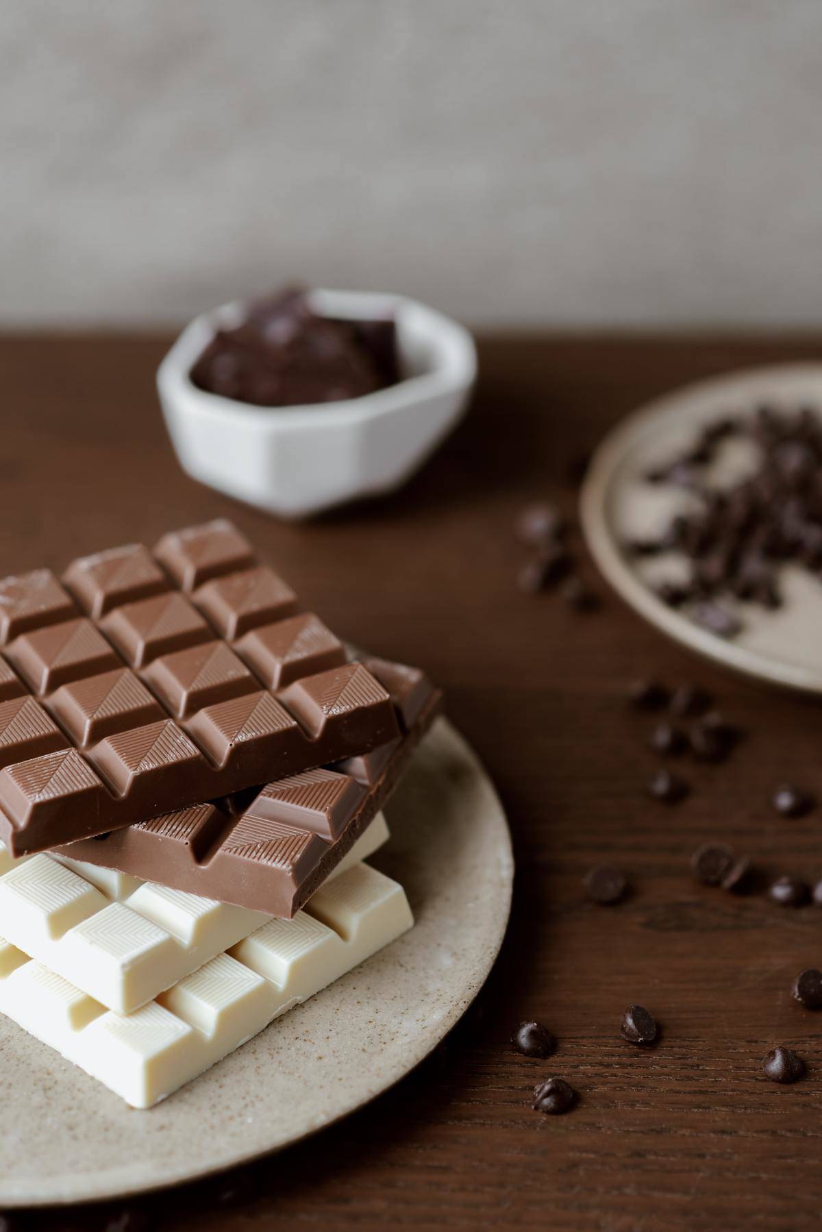 Milk and white chocolate bars on table