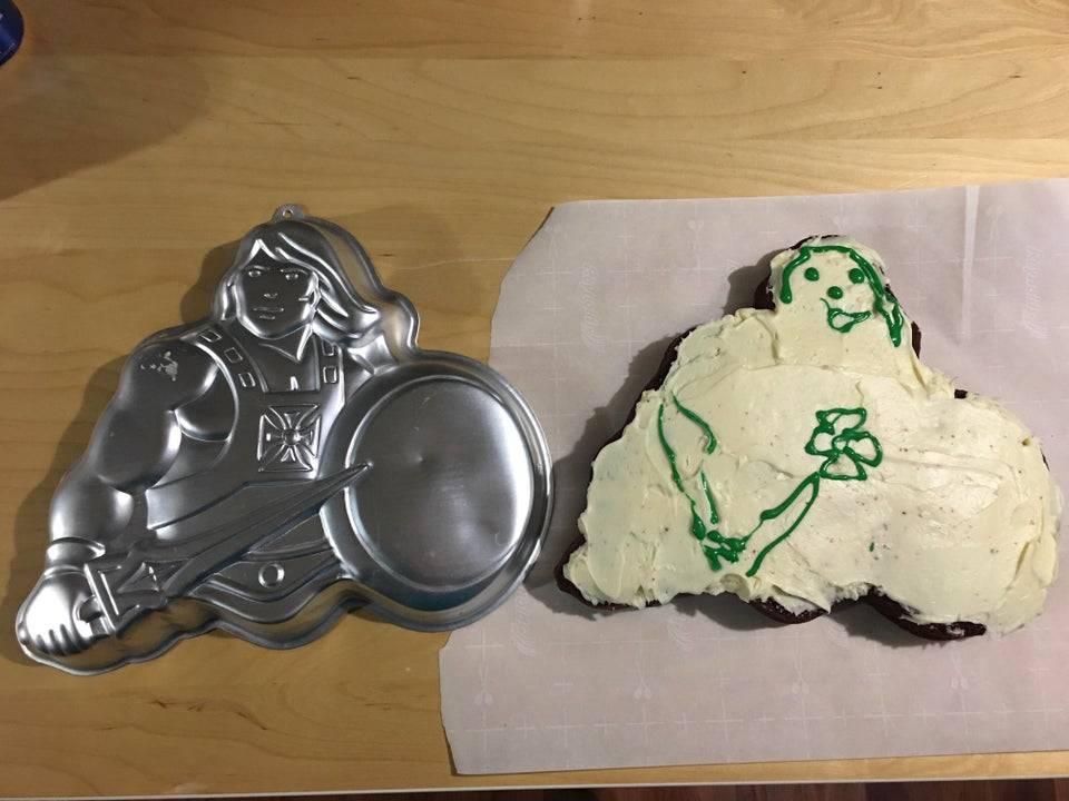 poorly decorated He-Man cake