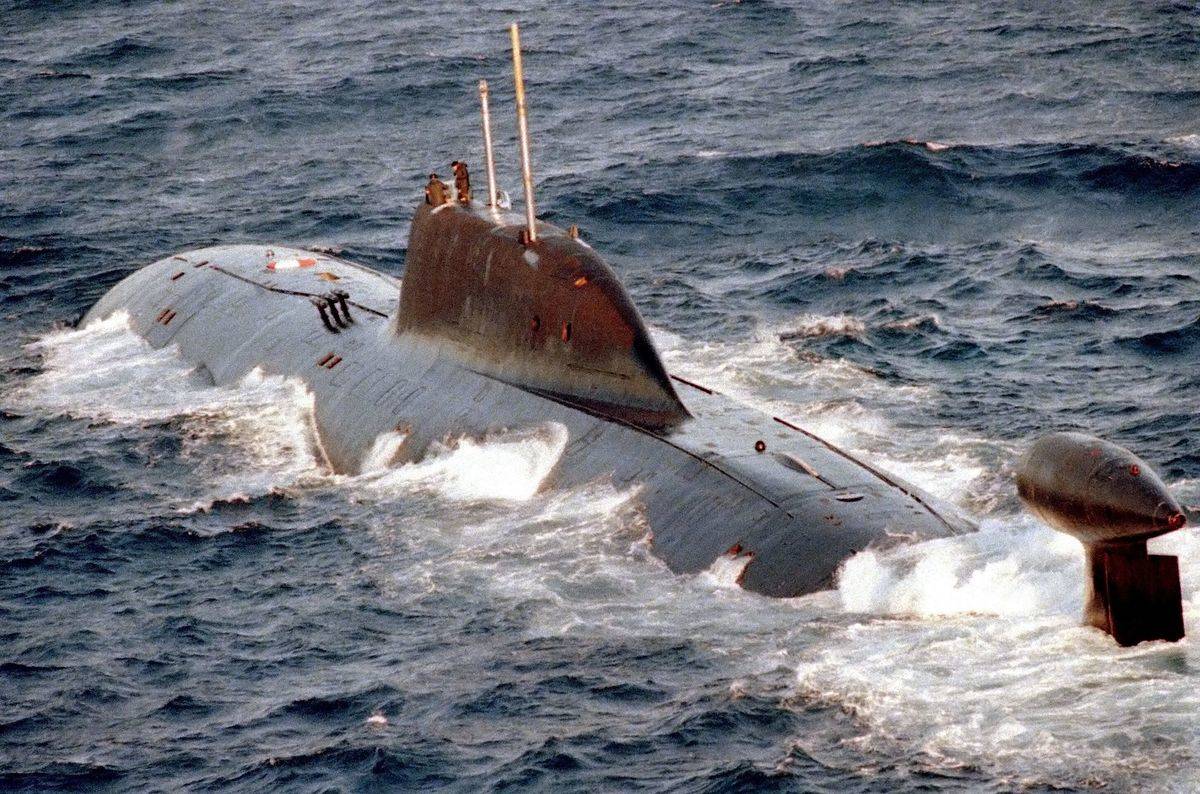 A Russian K-322 Kashalot submarine is sailing in the ocean.
