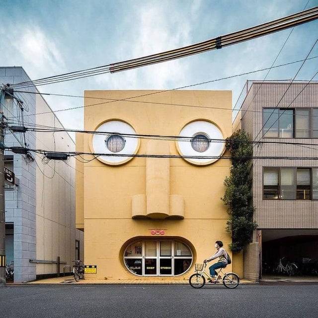 yellow face house