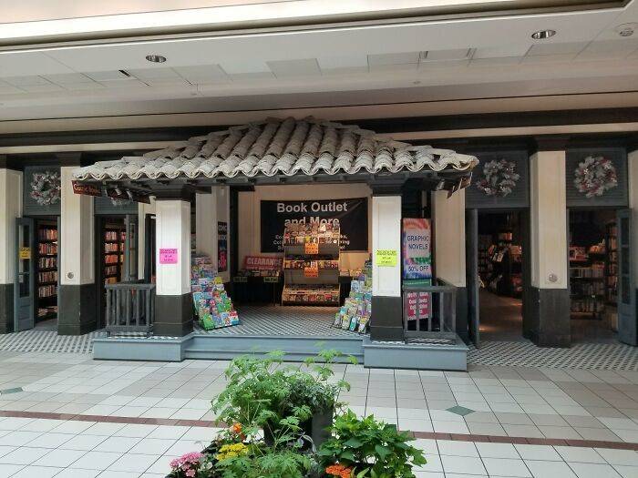 hollister-book-store