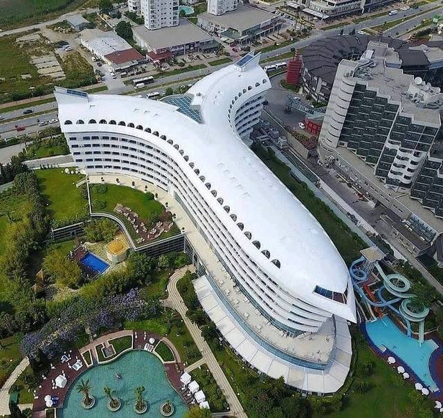 hotel shaped like a plane