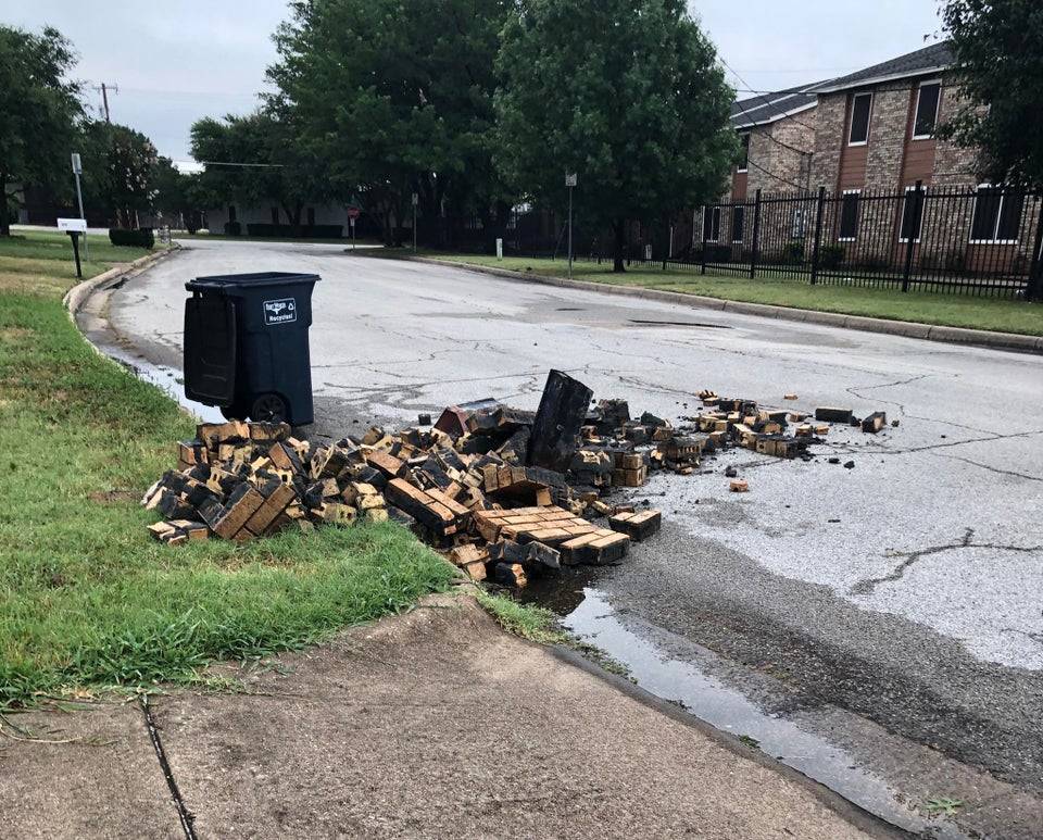 mailbox blew up after lightning