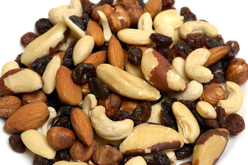 trail mix with almonds, cashews, and raisins