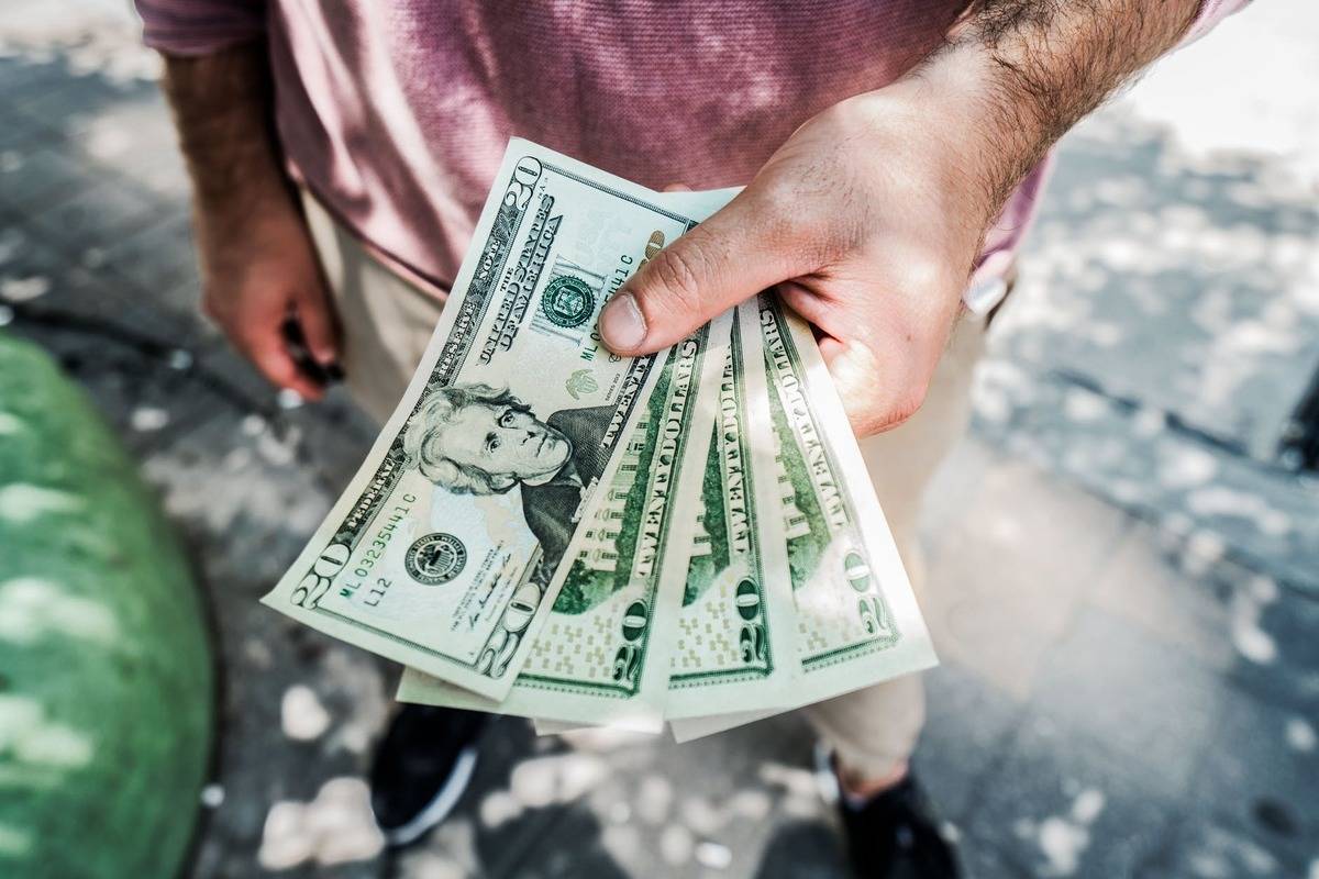 80 dollars in twenty dollar bills