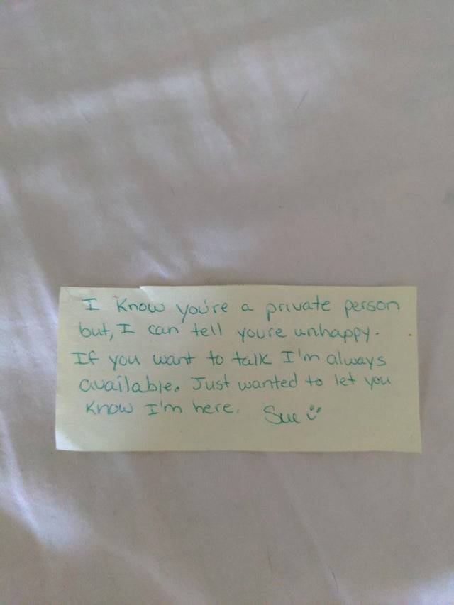 A note given to a colleague from their coworker they says they know they're going through a rough period, and if they ever want to talk, they're there for them.