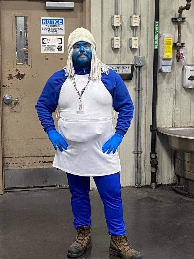 Man shows up to work dressed as a Smurf after his colleagues told him they'd dress up too 