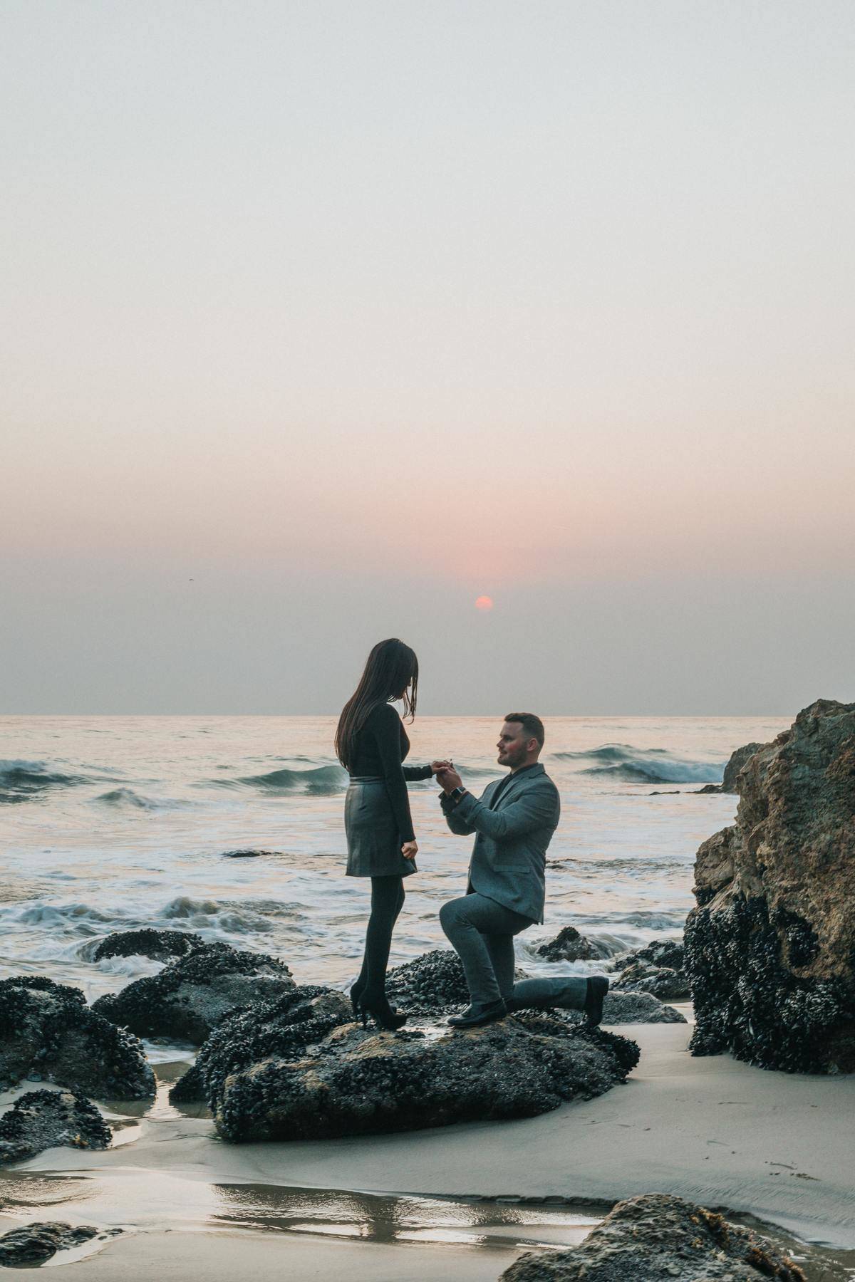 Man proposes on the beach